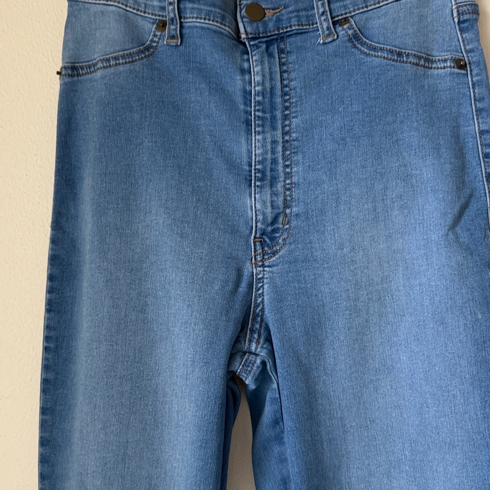 Fashion Nova Light Blue Skinny Jeans size 11.